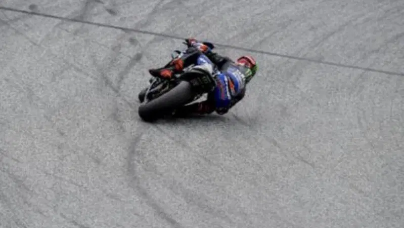 MotoGP, GP di Gran Bretagna Silverstone FP2: Quartararo cade e poi domina