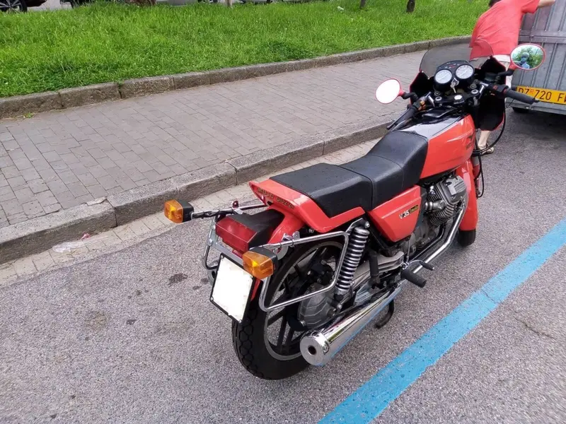 Moto Guzzi V35 Imola (3)
