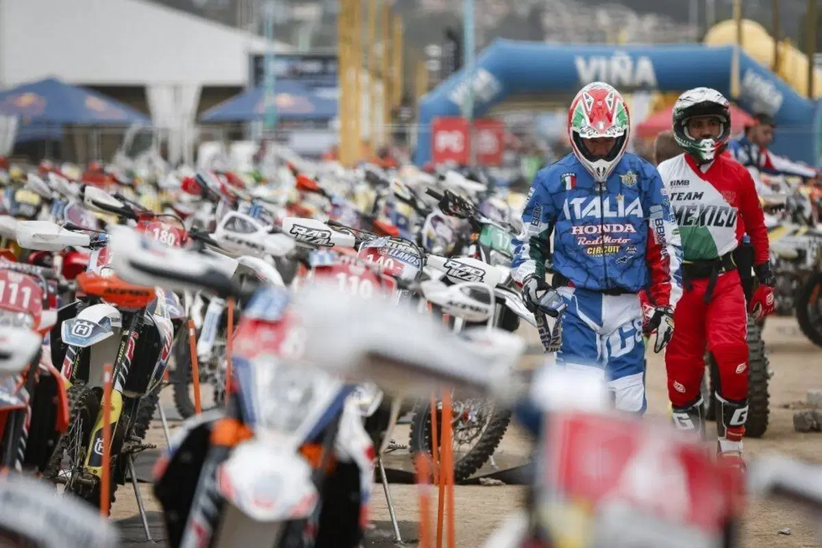 ISDE 21 Italia. La 6 Giorni Internazionale di Enduro è sulla pista di rullaggio (10)