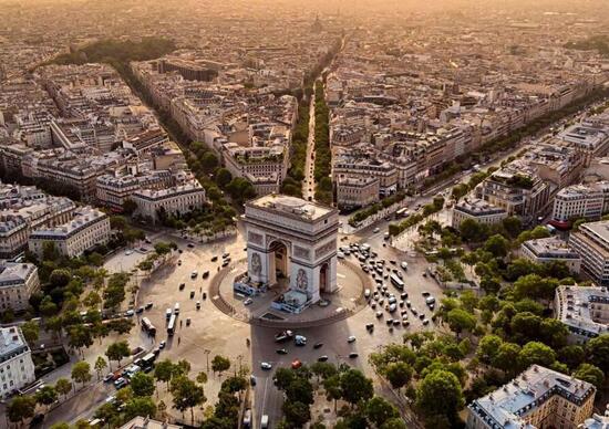 Parigi. Da oggi si viaggia a 30 km/h