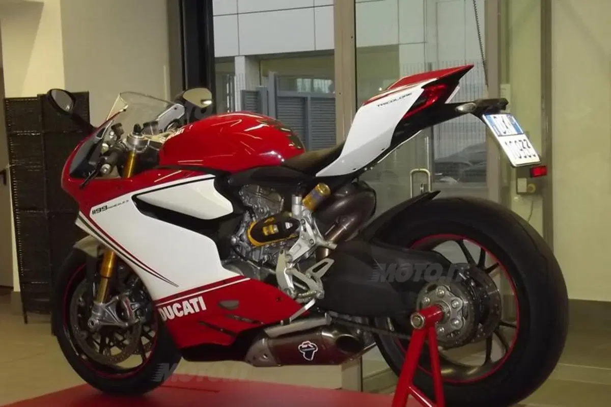 Dovizioso inaugura il Ducati Store di Roma (16)