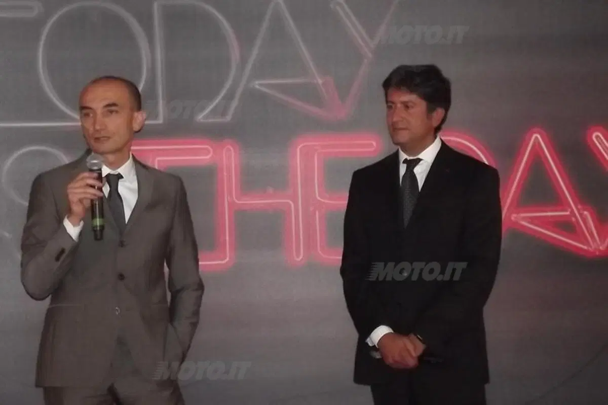 Dovizioso inaugura il Ducati Store di Roma (18)