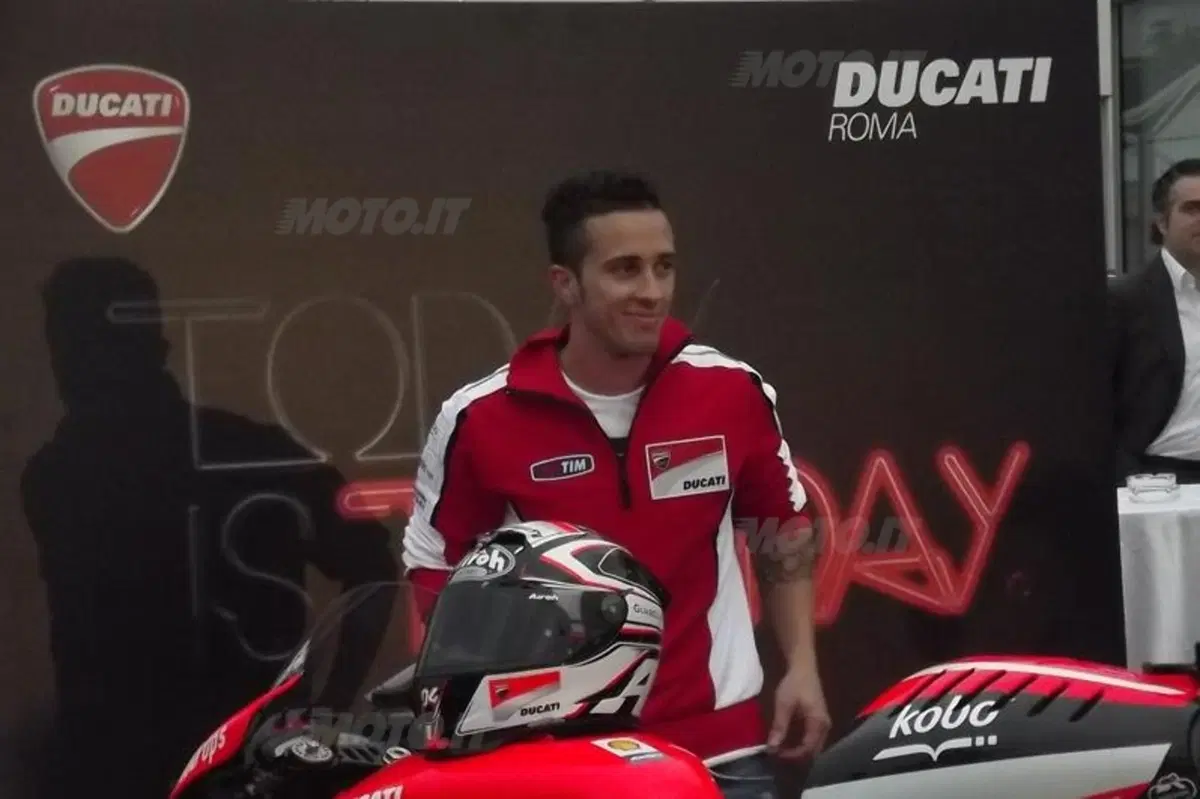 Dovizioso inaugura il Ducati Store di Roma (20)