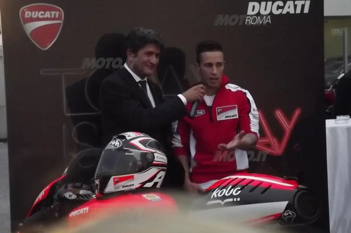 Dovizioso inaugura il Ducati Store di Roma (21)