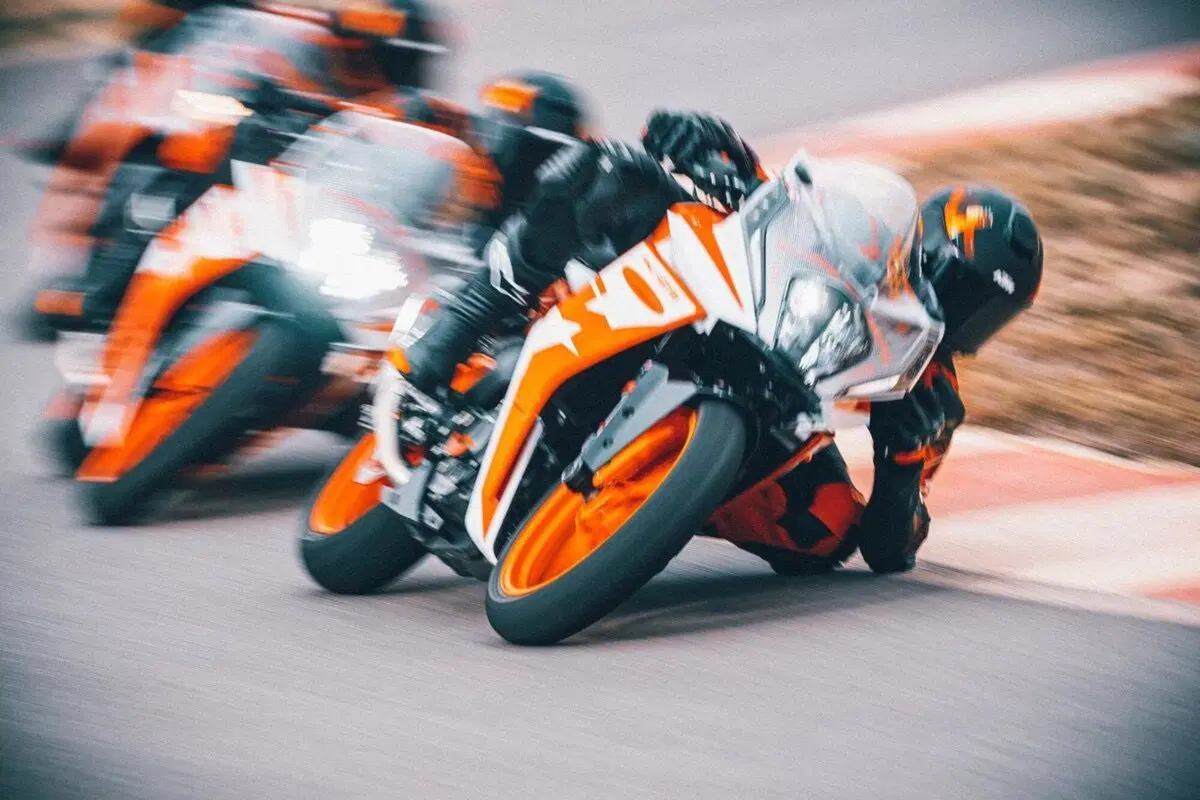 Nuove KTM RC 390 e RC 125 2022 (2)
