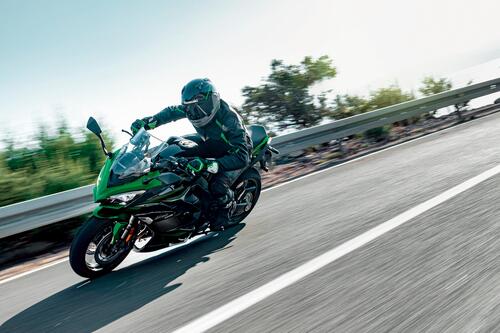 Kawasaki Ninja 1000SX 2022. Nuovi colori per la sport touring (2)