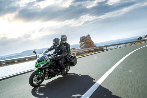 Kawasaki Ninja 1000SX 2022. Nuovi colori per la sport touring (3)