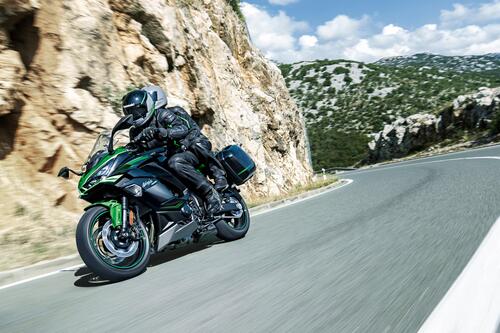 Kawasaki Ninja 1000SX 2022. Nuovi colori per la sport touring (4)