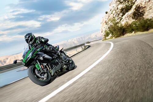 Kawasaki Ninja 1000SX 2022. Nuovi colori per la sport touring (5)