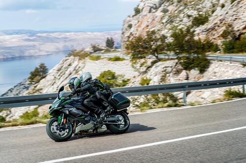 Kawasaki Ninja 1000SX 2022. Nuovi colori per la sport touring (8)