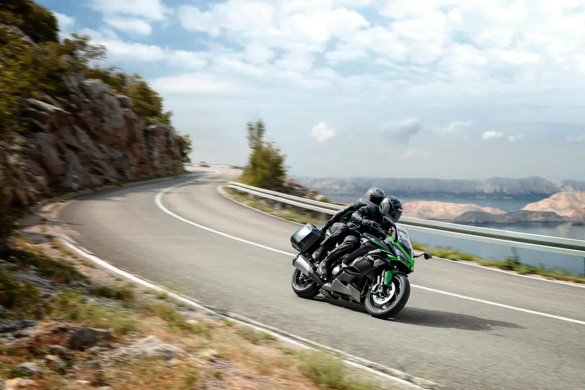 Kawasaki Ninja 1000SX 2022. Nuovi colori per la sport touring (10)