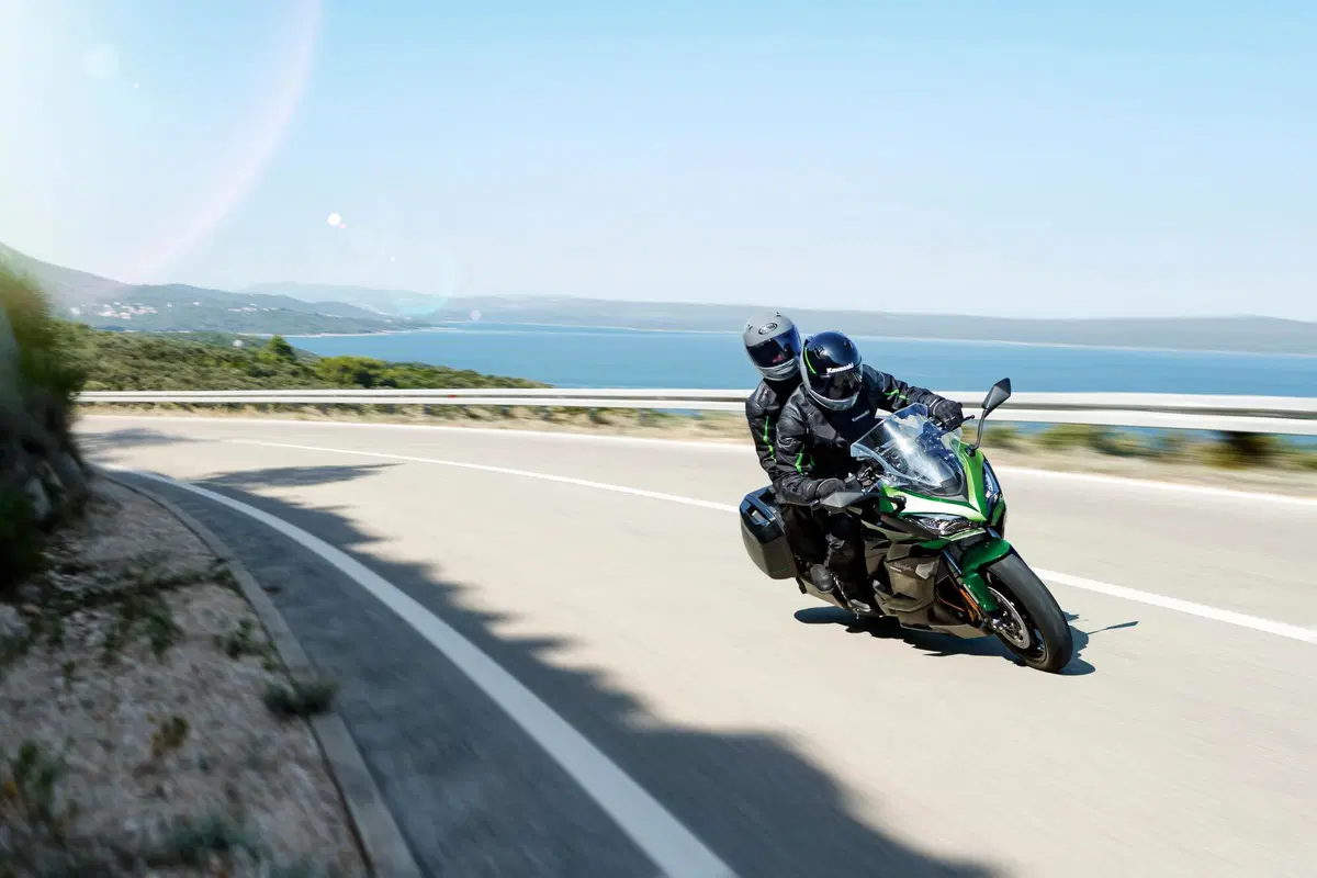 Kawasaki Ninja 1000SX 2022. Nuovi colori per la sport touring (11)