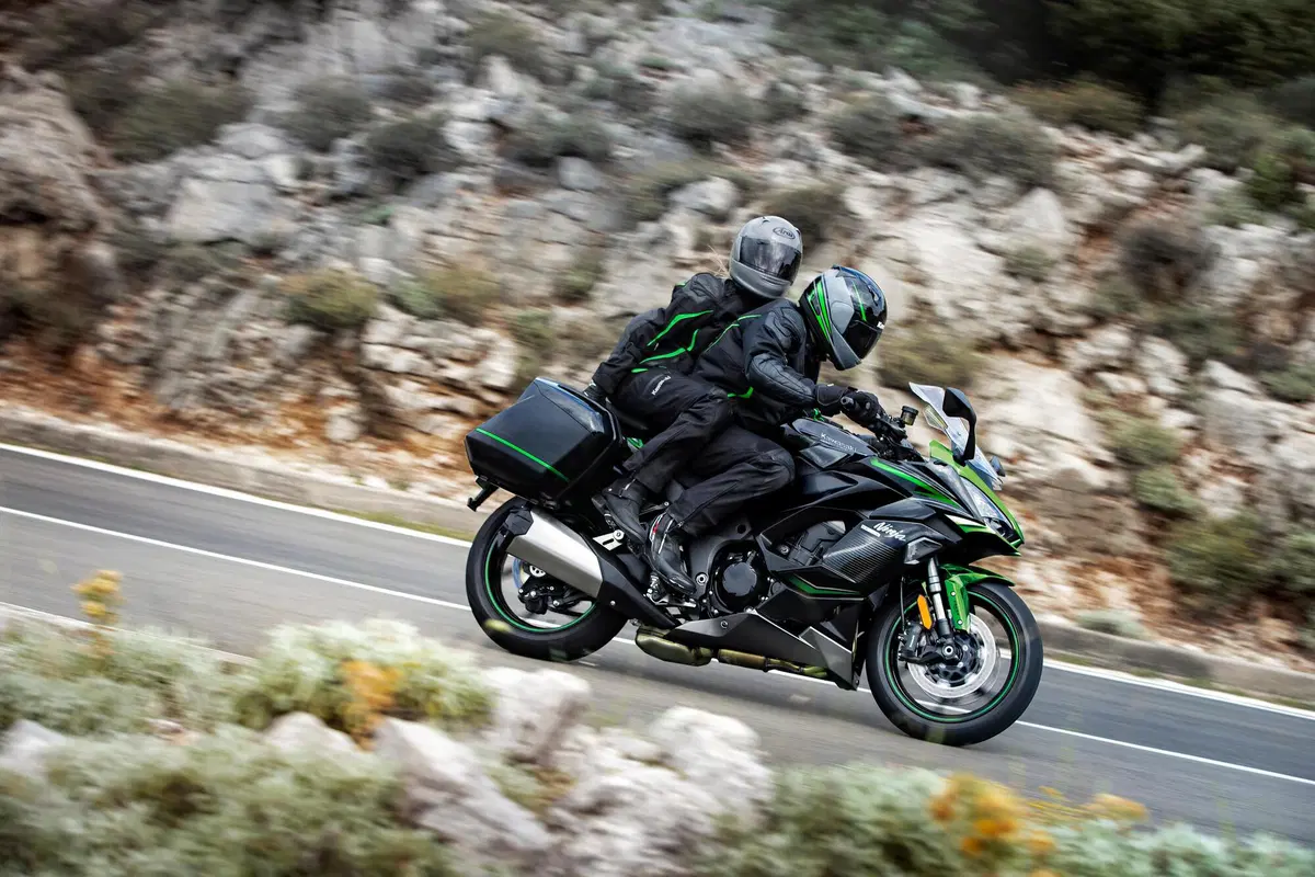 Kawasaki Ninja 1000SX 2022. Nuovi colori per la sport touring (12)