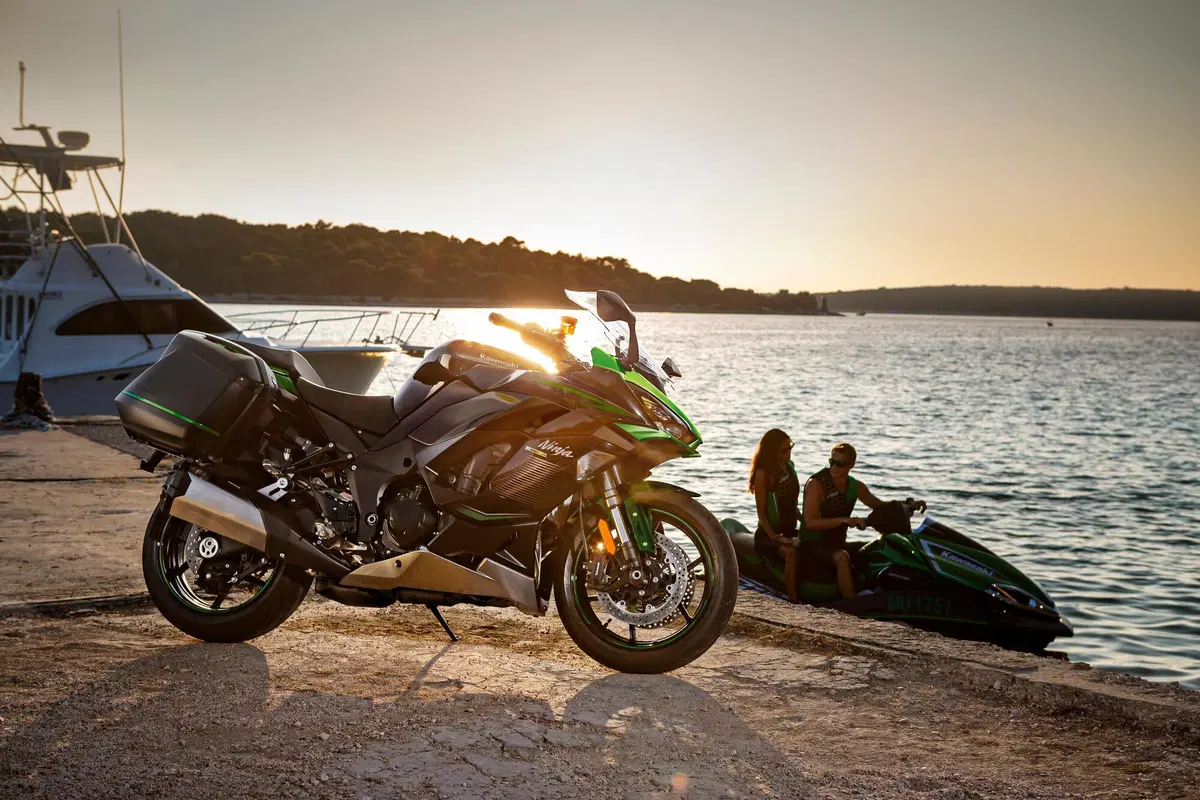 Kawasaki Ninja 1000SX 2022. Nuovi colori per la sport touring (14)