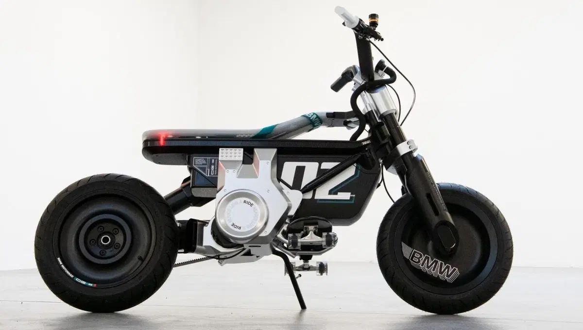 BMW Concept EC 02. L'elettrico urbano per nuovi motociclisti