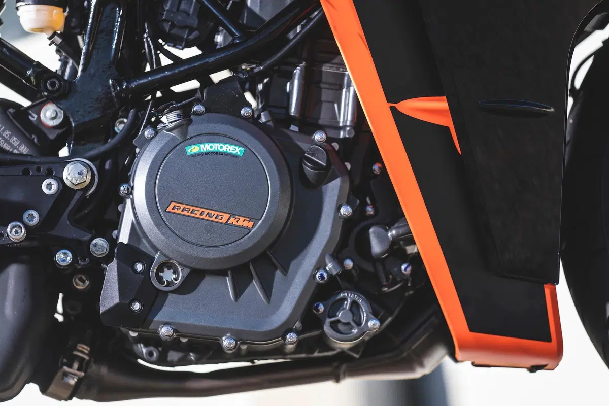 KTM RC 390 2022 TEST: Piccole belve crescono (9)