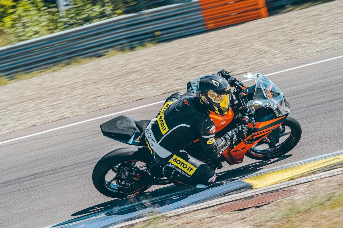 KTM RC 390 2022 TEST: Piccole belve crescono (3)