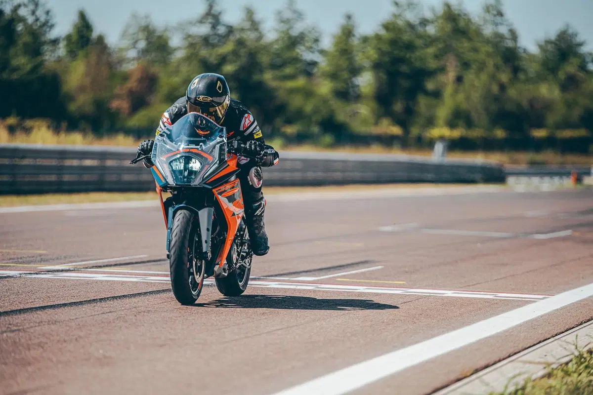 KTM RC 390 2022 TEST: Piccole belve crescono (4)