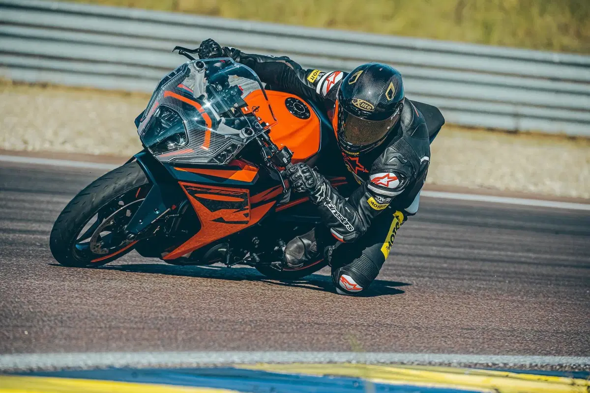 KTM RC 390 2022 TEST: Piccole belve crescono (5)