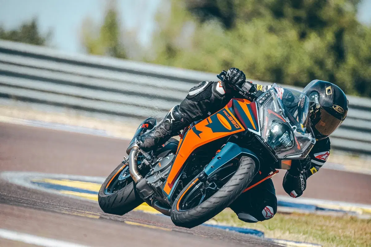 KTM RC 390 2022 TEST: Piccole belve crescono (6)