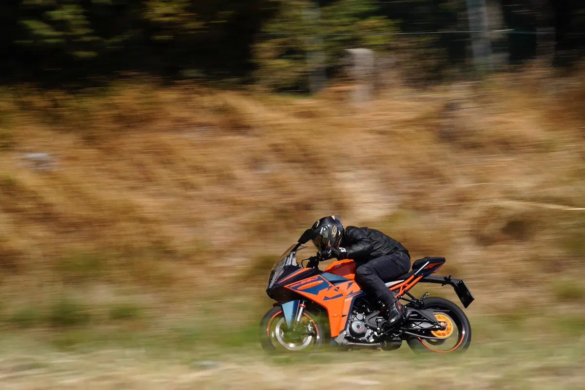 KTM RC 390 2022 TEST: Piccole belve crescono (10)