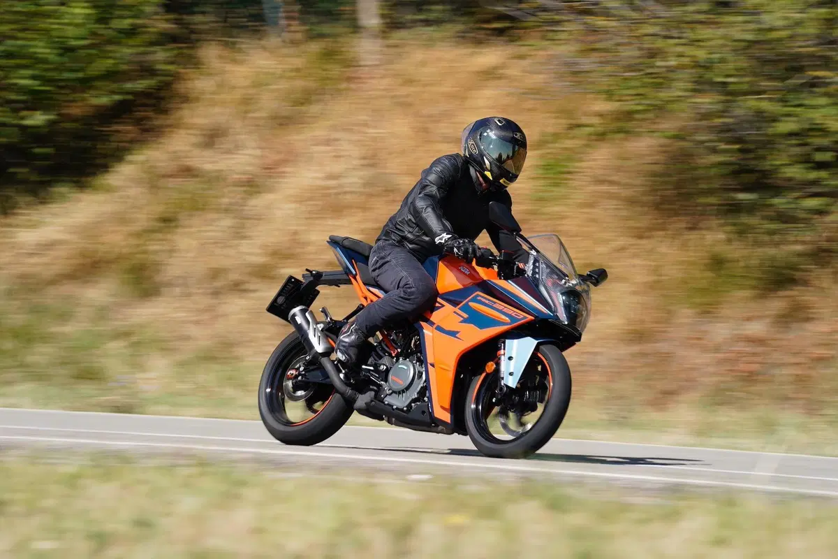 KTM RC 390 2022 TEST: Piccole belve crescono (9)