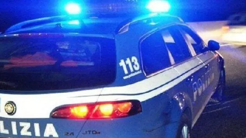 Martellago (VE): minorenne scappa all'alt e semina il panico in moto