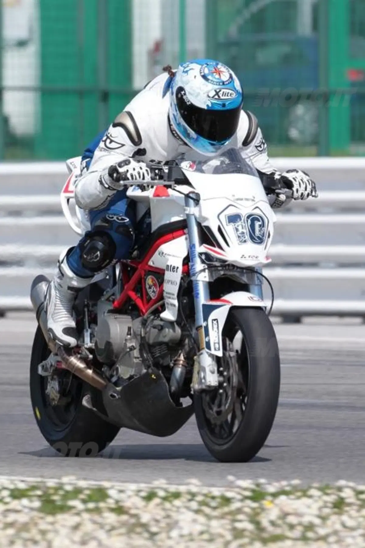 I segreti della guida in pista/4. Giù in piega (5)