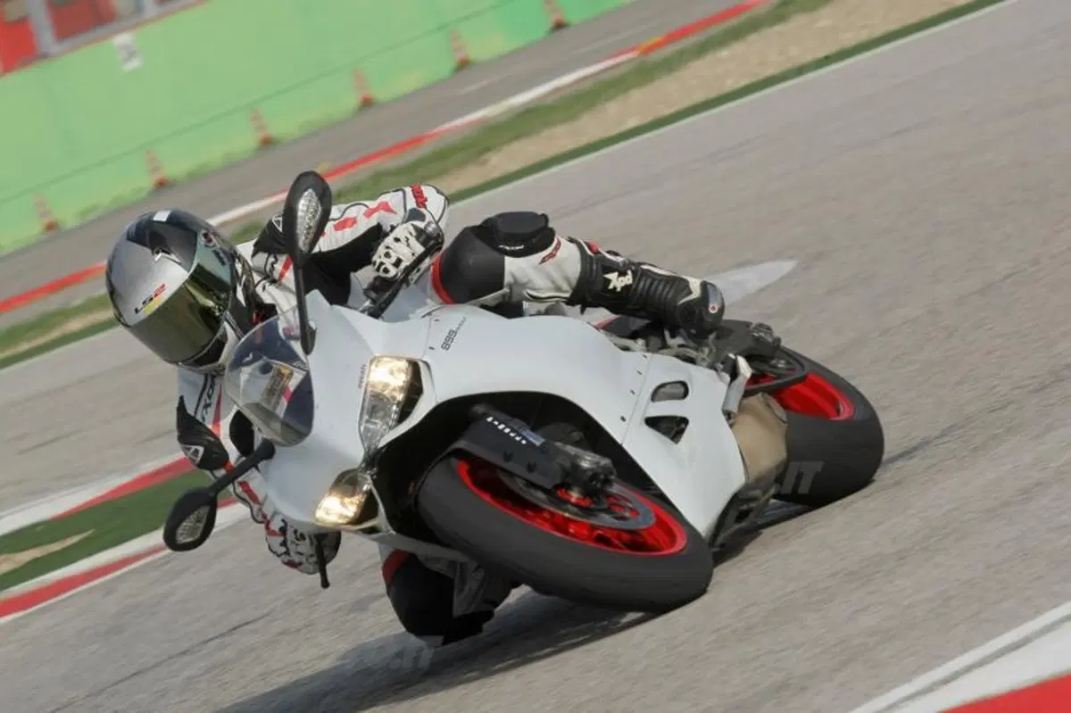 Ducati Panigale 899 (2)