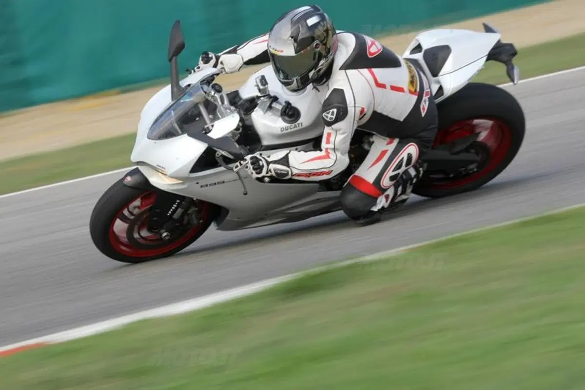 Ducati Panigale 899 (3)