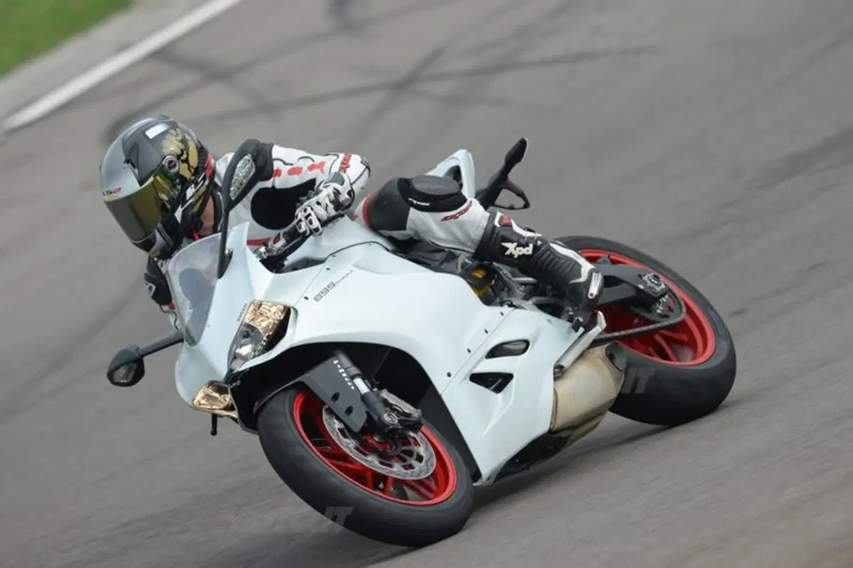 Ducati Panigale 899 (9)