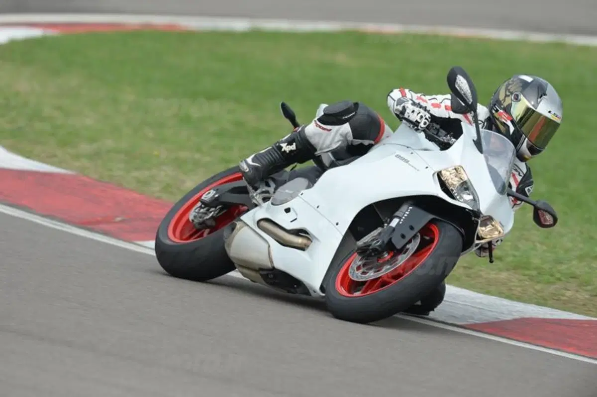 Ducati Panigale 899 (11)