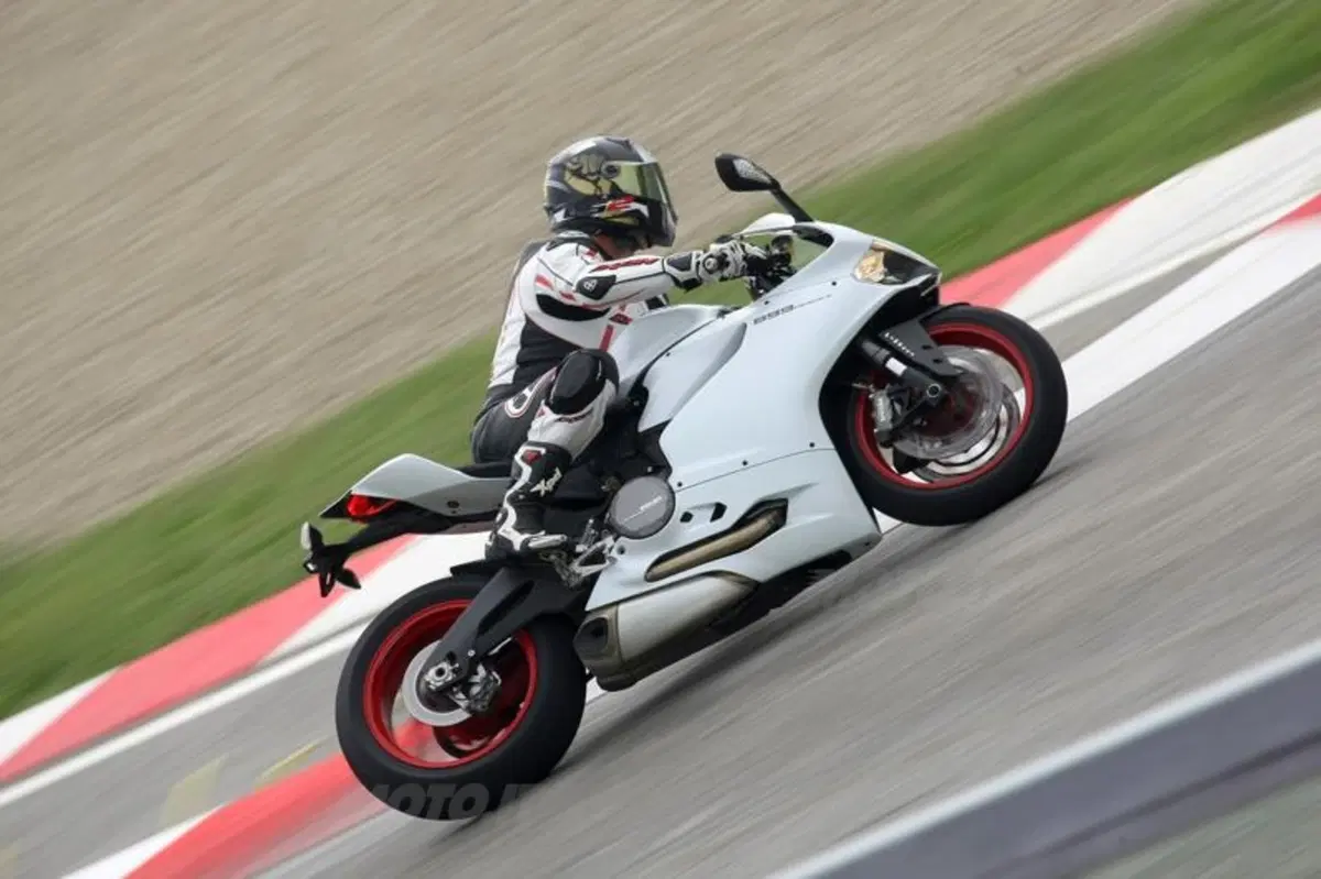 Ducati Panigale 899 (14)