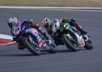 SBK 2021. GP di Francia: Toprak Razgatlioglu penalizzato in Superpole Race. La vittoria a Rea