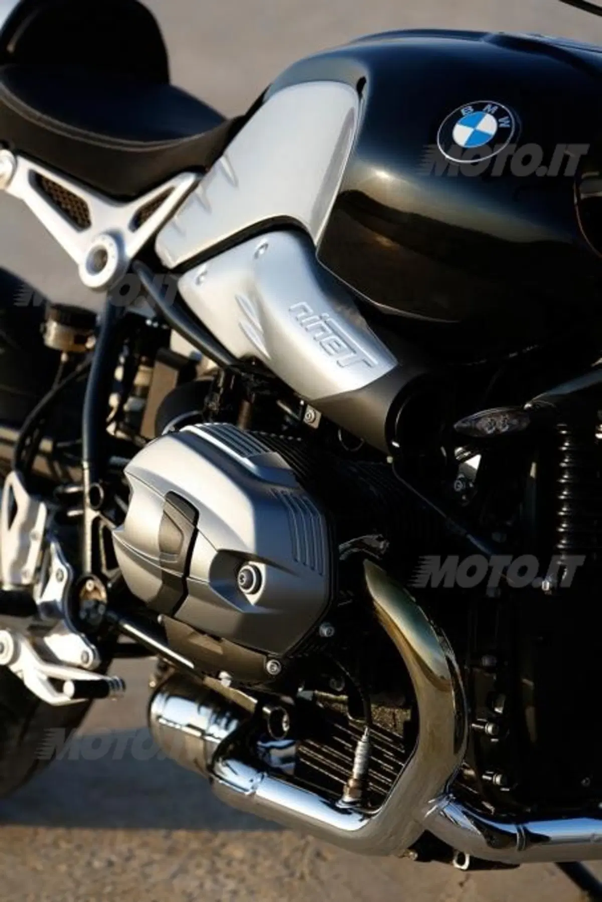 BMW R nineT, la boxer del novantesimo anniversario.  (4)