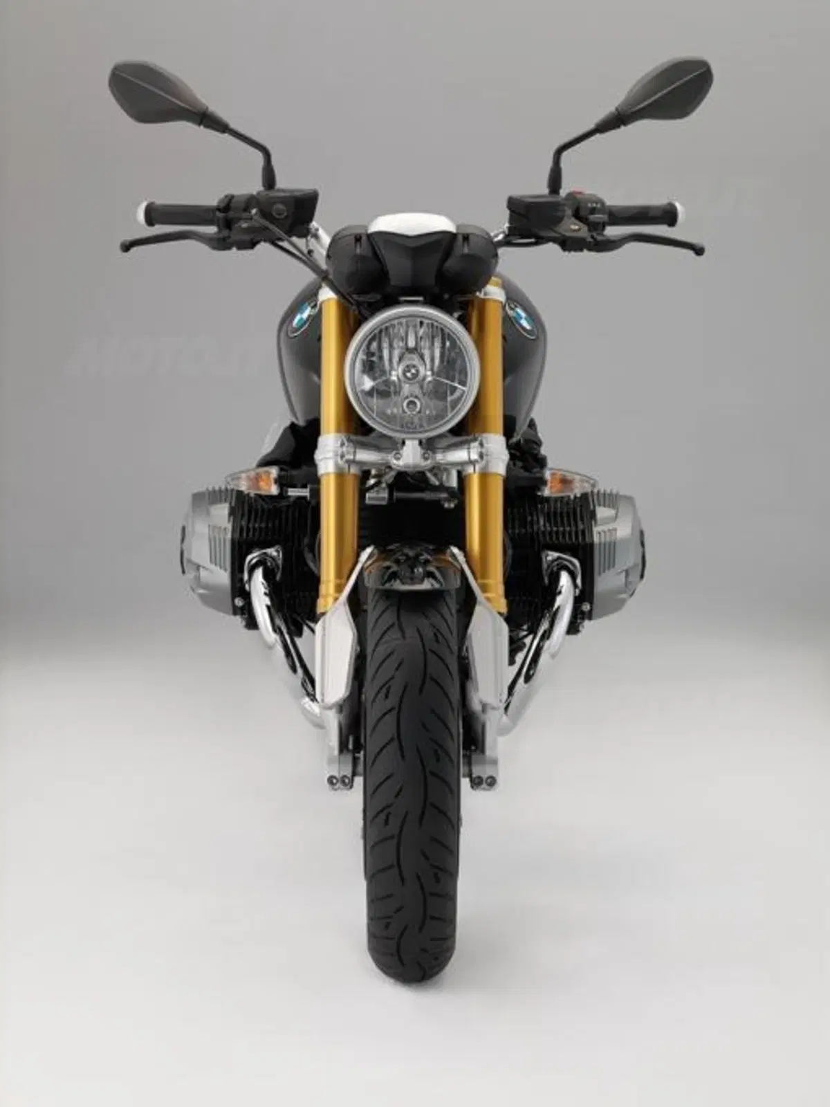 BMW R nineT, la boxer del novantesimo anniversario.  (5)
