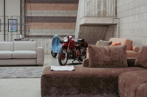 Salone del Mobile. In mostra moto d'epoca tra design e made in Italy (9)