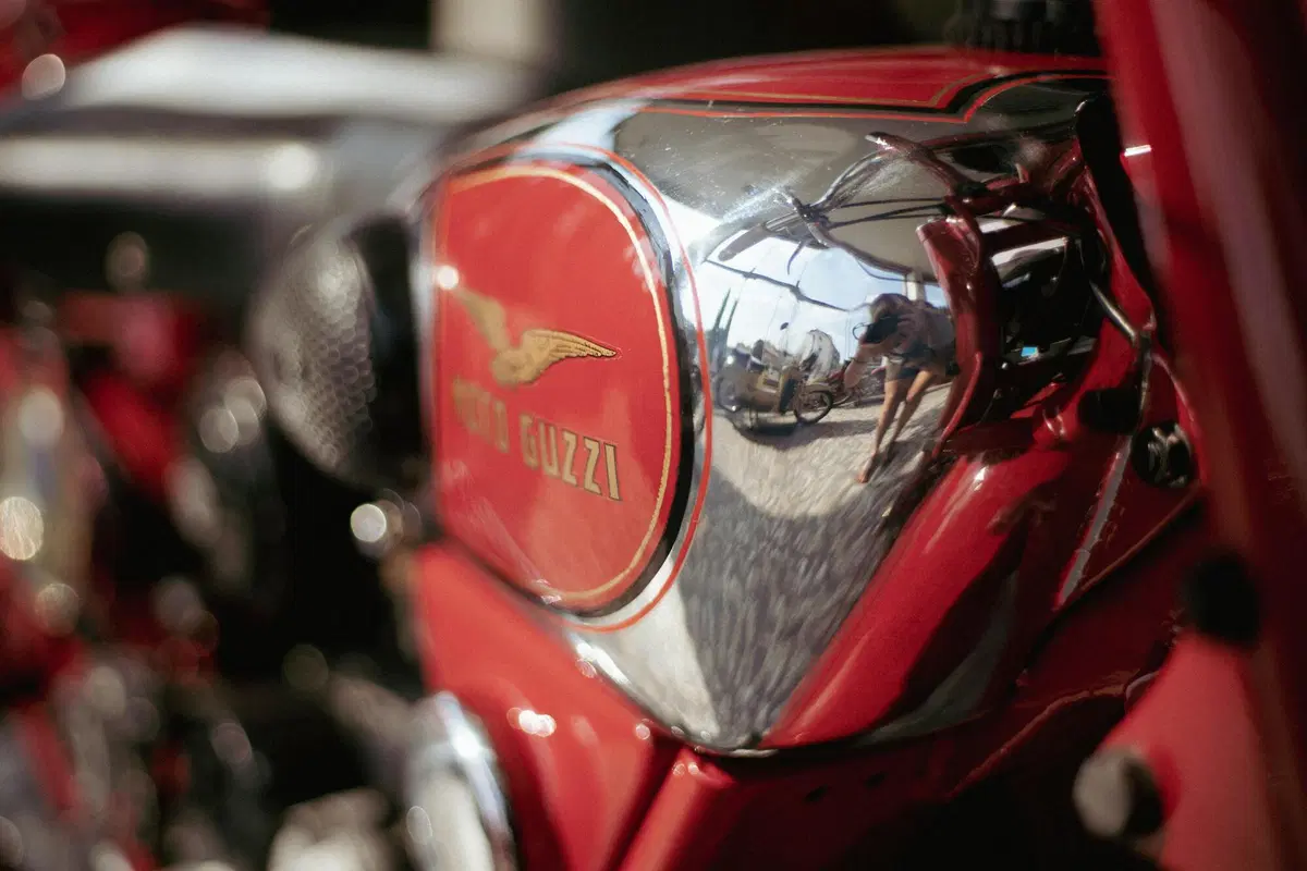 Salone del Mobile. In mostra moto d'epoca tra design e made in Italy (14)