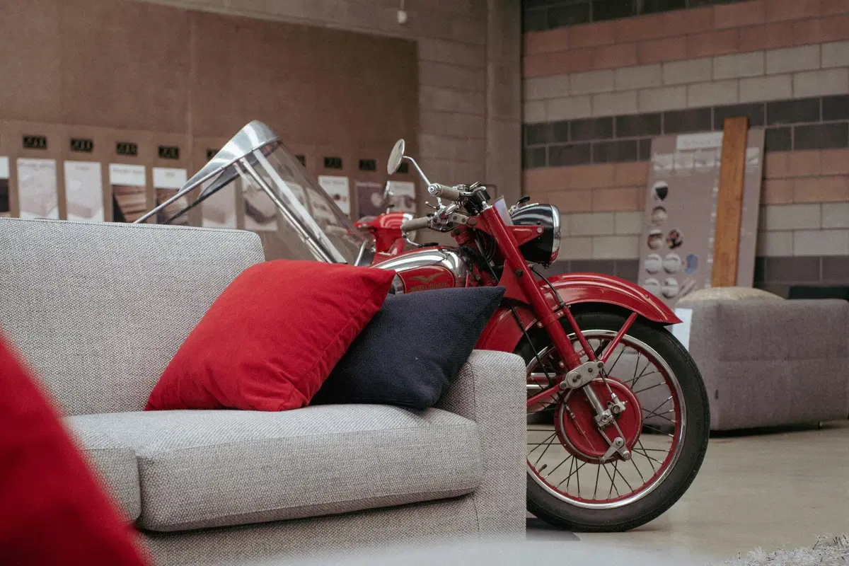 Salone del Mobile. In mostra moto d'epoca tra design e made in Italy (19)