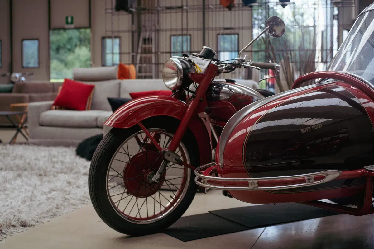 Salone del Mobile. In mostra moto d'epoca tra design e made in Italy (22)
