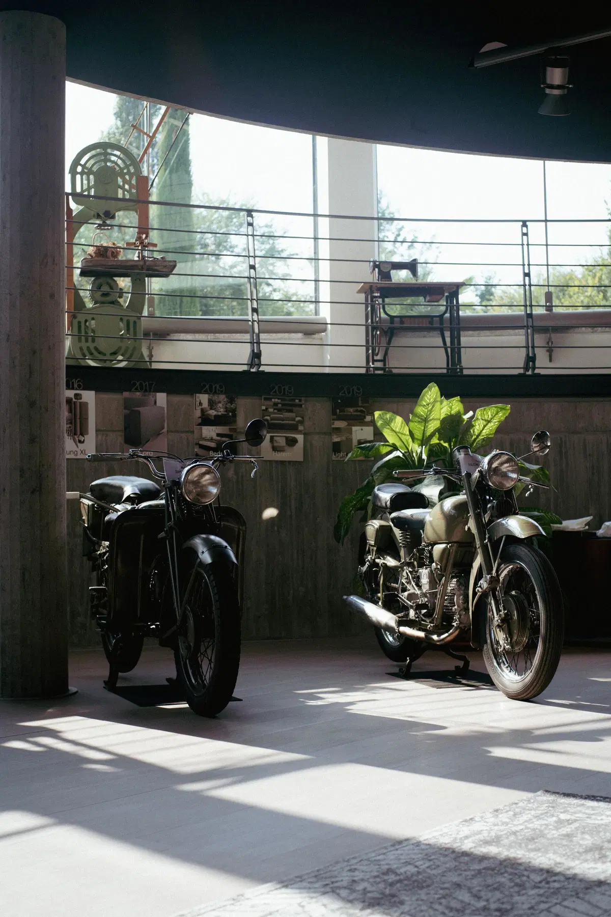 Salone del Mobile. In mostra moto d'epoca tra design e made in Italy (36)