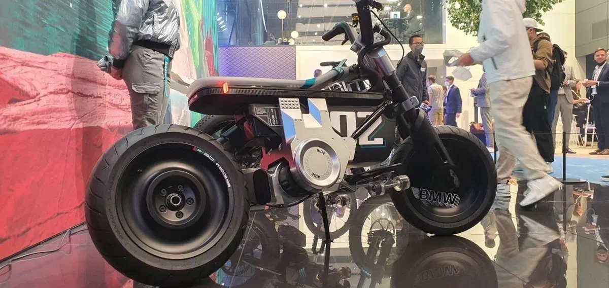 BMW Vision AMBY e i-Vision AMBY. Due proposte per la mobilità (3)