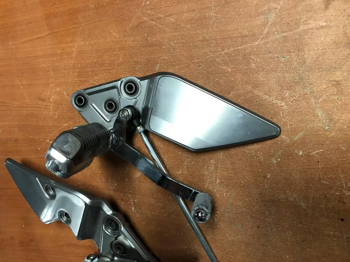 Pedane anteriori complete Suzuki Bandit 600 (2)