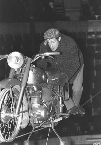 Morto Jean-Paul Belmondo. Icona del cinema e motociclista (3)