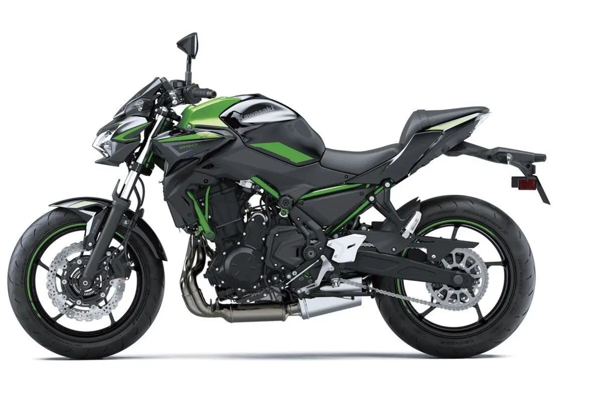 Kawasaki Z650 e Z650 Performance 2022: tre nuove colorazioni (2)