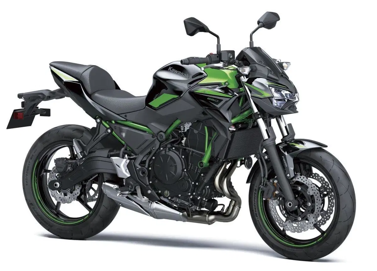 Kawasaki Z650 e Z650 Performance 2022: tre nuove colorazioni
