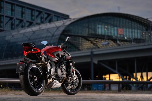 MV Agusta Brutale 1000 RS 2021: prezzo, foto e video