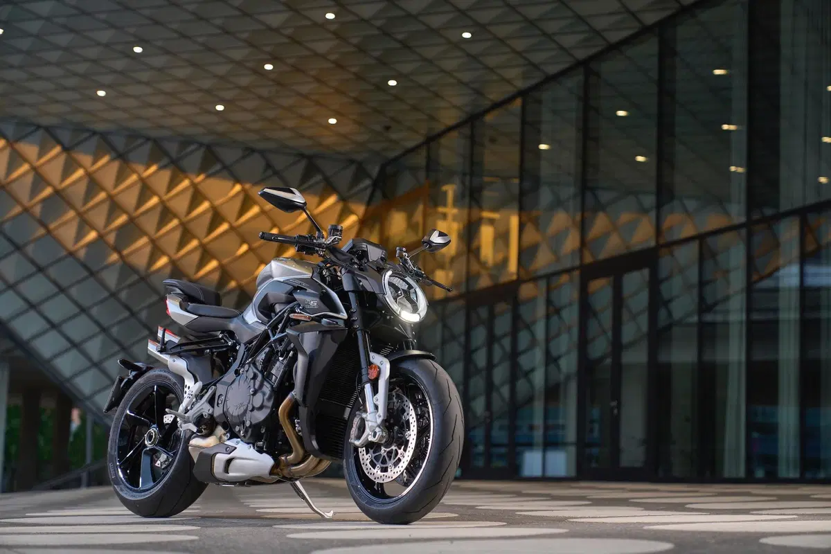 MV Agusta Brutale 1000 RS 2021: prezzo, foto e video (12)