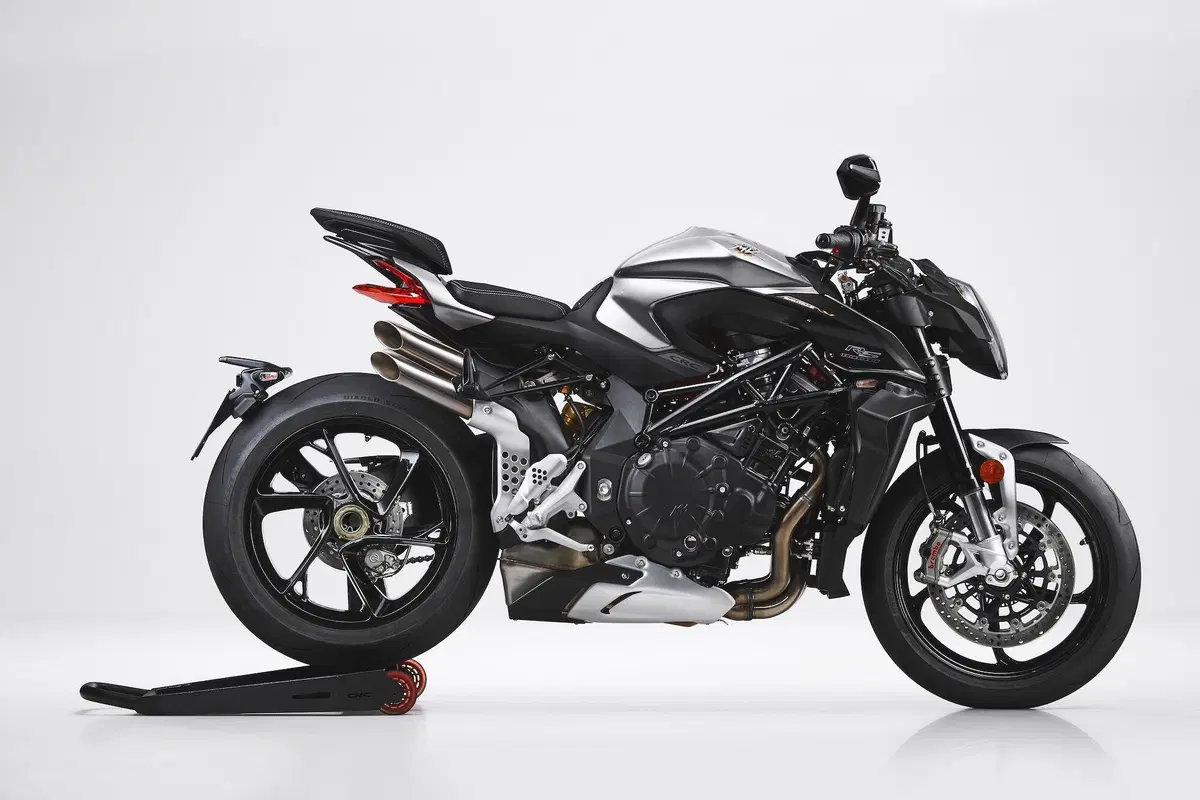 MV Agusta Brutale 1000 RS 2021: prezzo, foto e video (14)