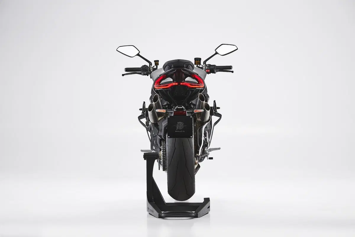 MV Agusta Brutale 1000 RS 2021: prezzo, foto e video (18)